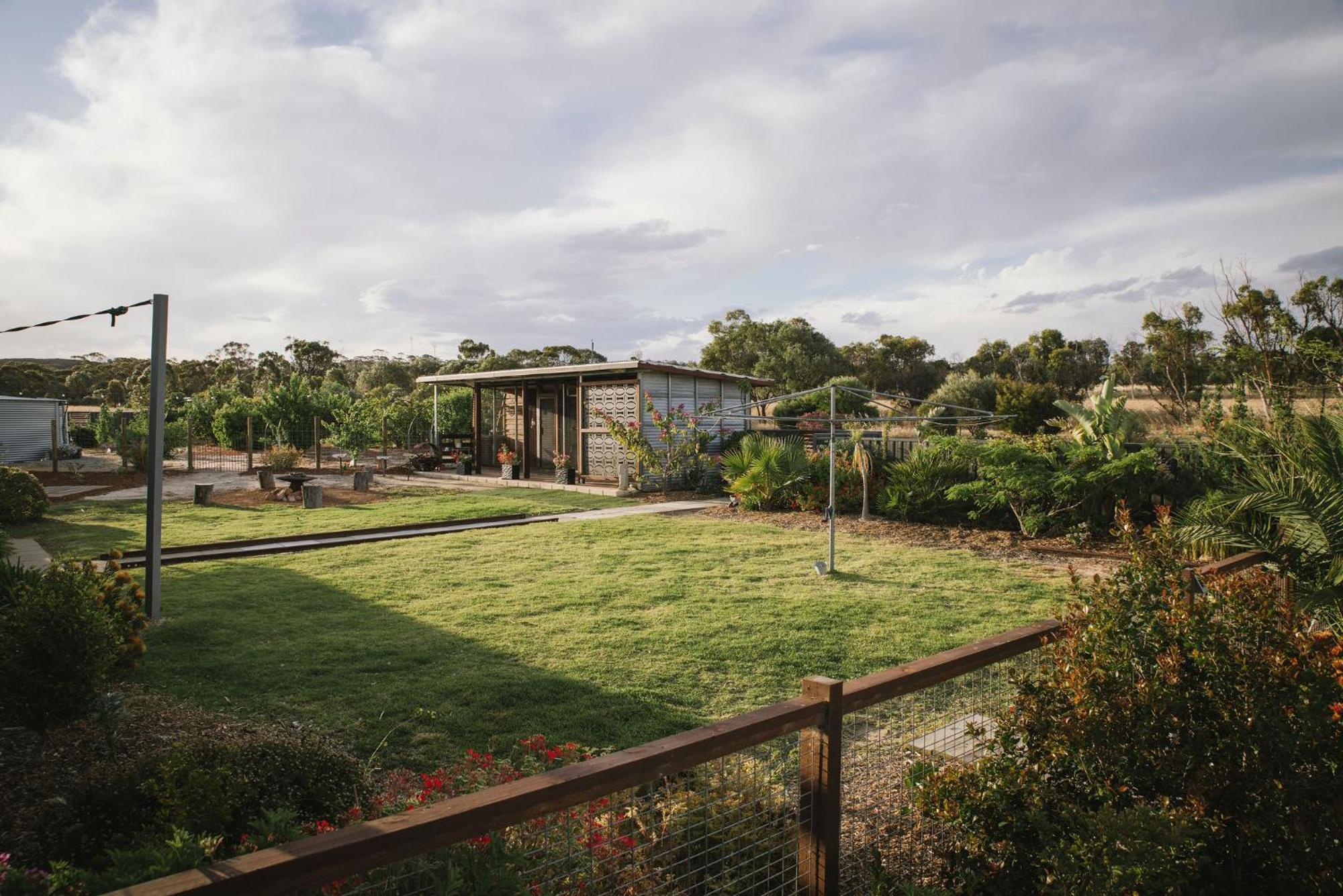 The Mains Guest House 2 Bedroom Farm Stay Corrigin Exterior photo